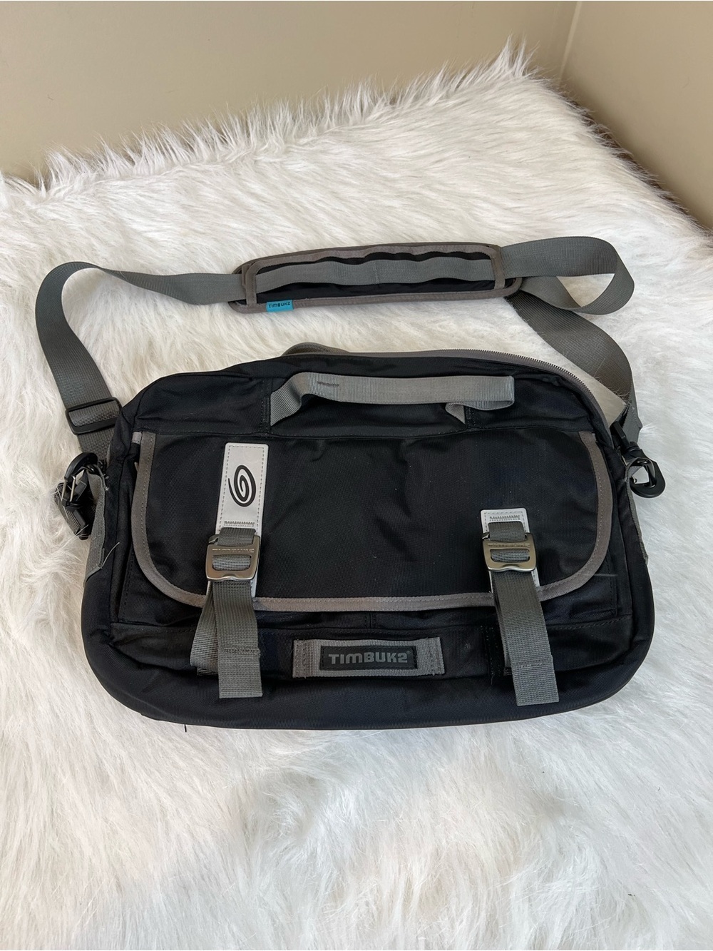 Timbuk2 command Black & Gray Messenger Bag